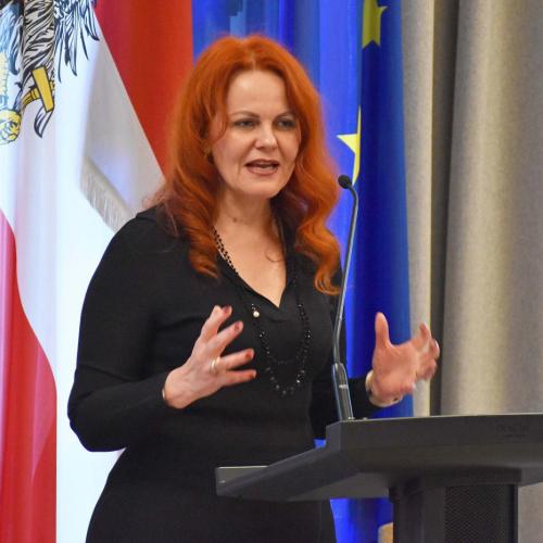 LR Cornelia Hagele